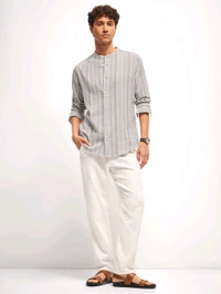 THE BEAR HOUSE Men Slim Fit Striped Mandarin Collar Casual Shirt - M