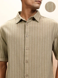  HIGHLANDER Highlander Men Oversized Textured Dobby Striped Shirt - S