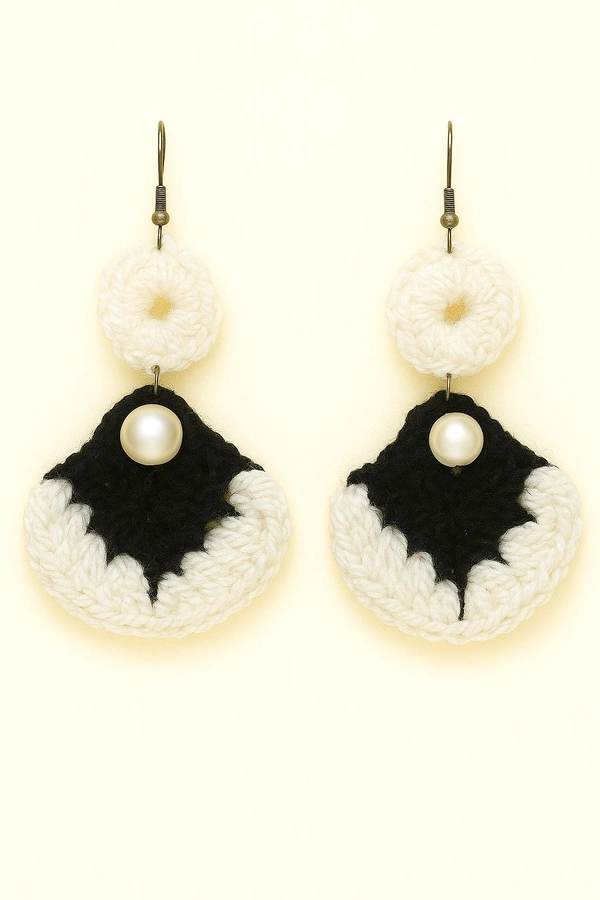R BIM woolan eairring and puls handicraft