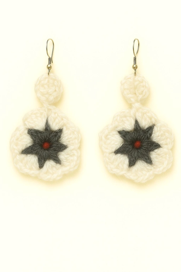R BIM woolan eairring and puls handicraft