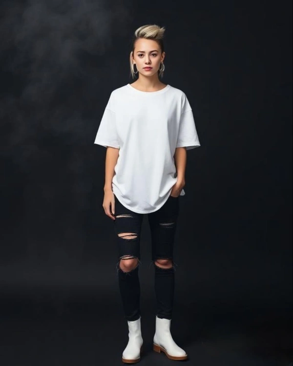 Stylish White Oversized Women's Tshirt - S