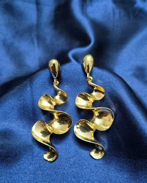 WAVY WHISPERS- GOLD