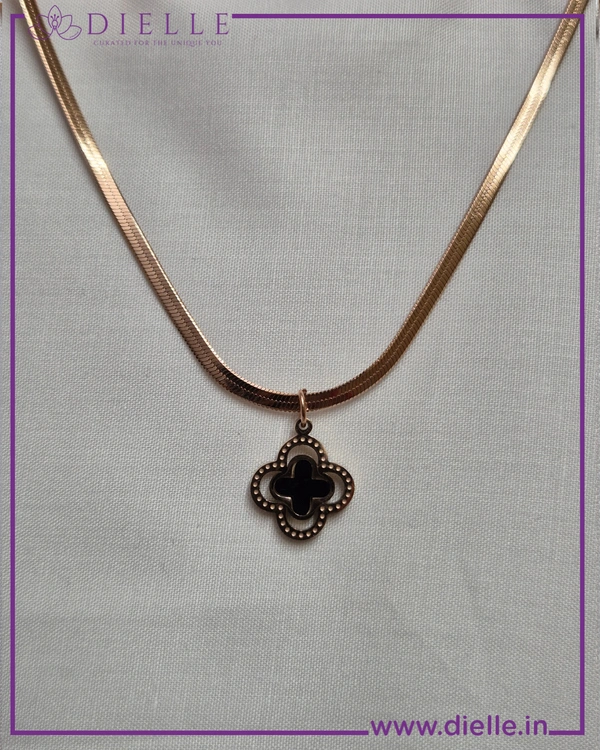 GOLDEN CLOVER CHARM