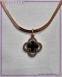 GOLDEN CLOVER CHARM