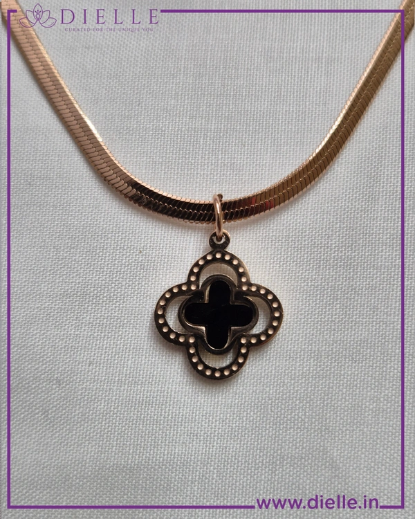 GOLDEN CLOVER CHARM