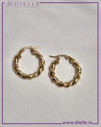 TWIRL OF GOLD 