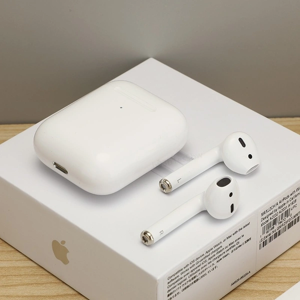 Apple Airpods Super Copy Original High with SIRI Pop up + gps + Rename + Wireless Charging - White