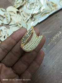 U-Shape Moti And Chain Work Buti - Golden Tainoi, 25 Pcs