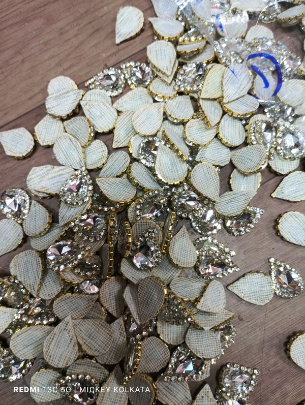 Original Pathar Single Chain White Crystal Buti - White, 25 Pcs