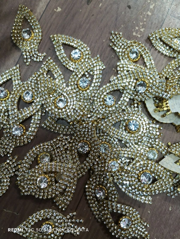 Arihant Full Stonechain Work Buti.  - White, 25 Pcs