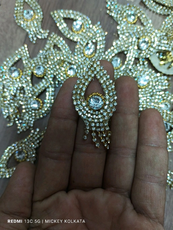 Arihant Full Stonechain Work Buti.  - White, 25 Pcs