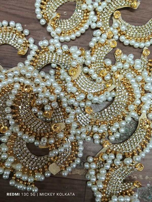 Arihant Moti Buti With Stone Chain  - White, 25 Pcs