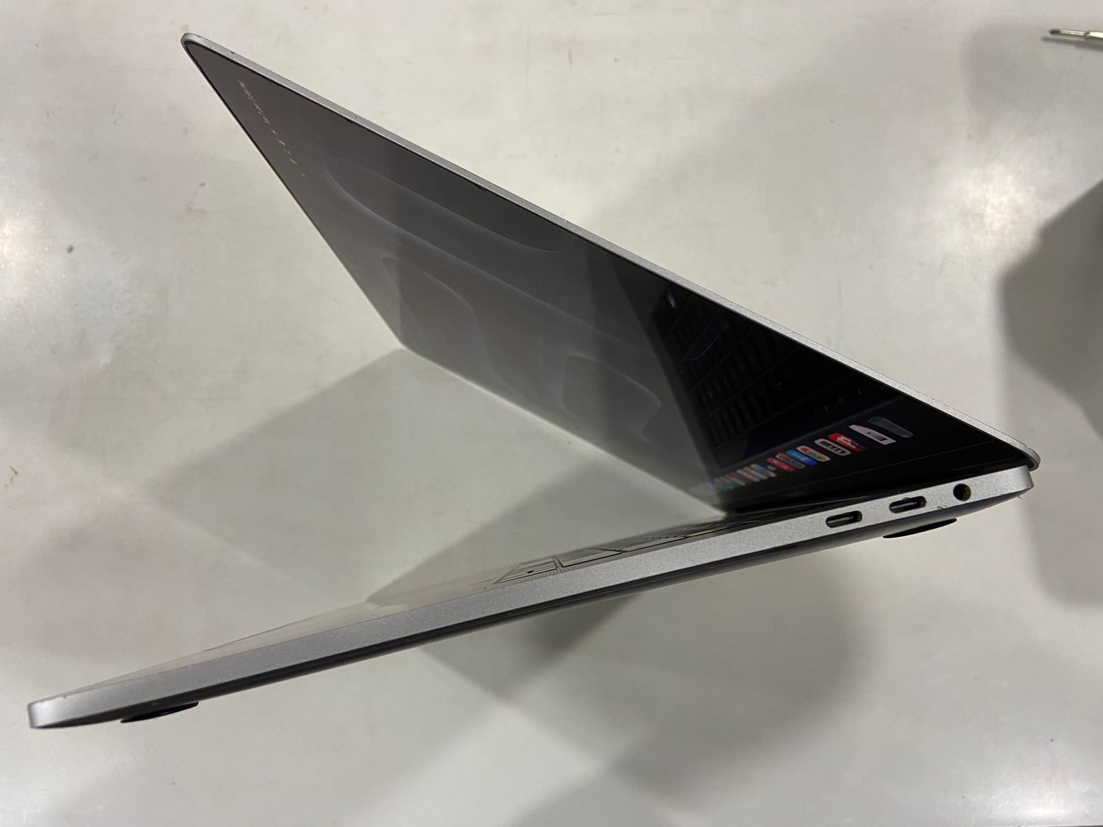 Refurbished) Apple MacBook Pro 2017 (Model A1707, Touch Bar