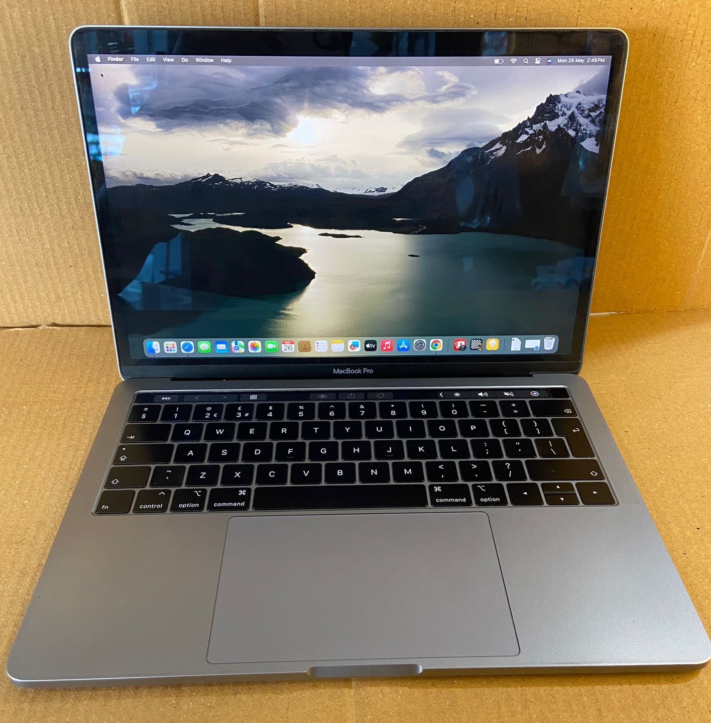 Refurbished) Apple MacBook Pro A1989 | Intel Core i5 | 8GB