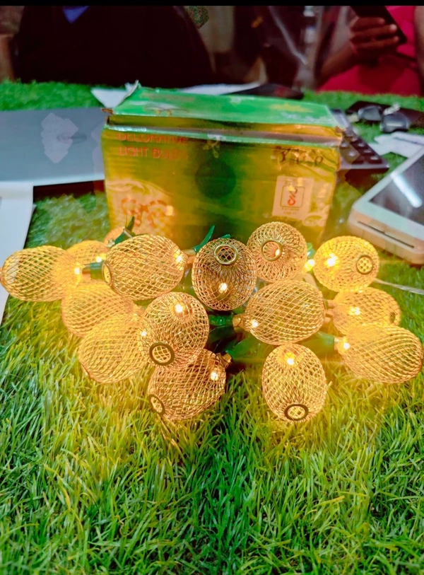 PINEAPPLE LIGHT WARM WHITE 