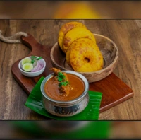 Kombadi Vade (कोंबडी वडे)