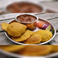 Kombadi Vade (कोंबडी वडे)
