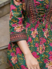 Rain & Rainbow Women Green Floral Printed Pure Cotton Empire Top - Goblin, S
