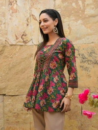 Rain & Rainbow Women Green Floral Printed Pure Cotton Empire Top - Goblin, L
