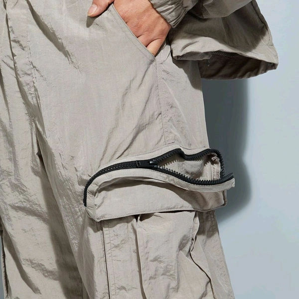 URB_N Men Solid Parachute Pants with Cargo Pockets - Mercury, 32
