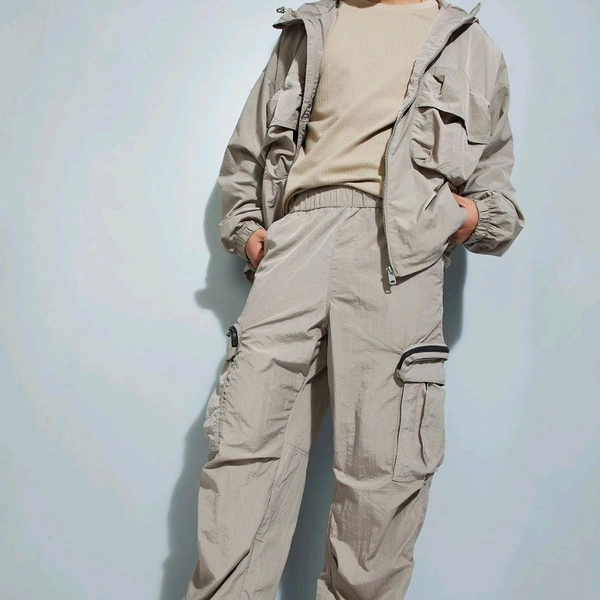 URB_N Men Solid Parachute Pants with Cargo Pockets - Mercury, 32