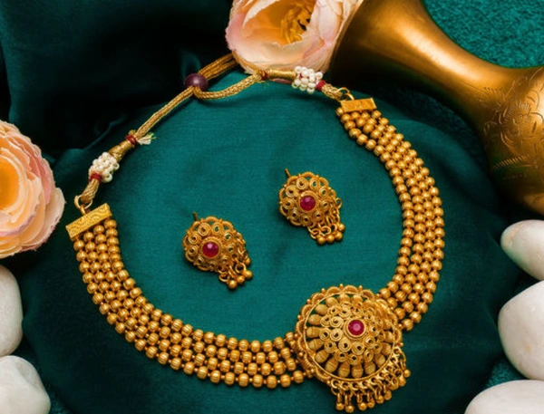 VIRTUAL DESIGNS Princess Maharastrian Matt Gold Plated Chain work Choker set For Women - free size, matte gold, 4.8