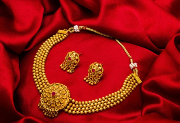 VIRTUAL DESIGNS Princess Maharastrian Matt Gold Plated Chain work Choker set For Women - free size, gold, 4.8
