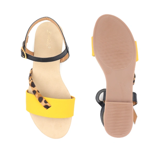 GIBELLE 222 Flat Sandal.BIJNIS - 39/1(6/1)