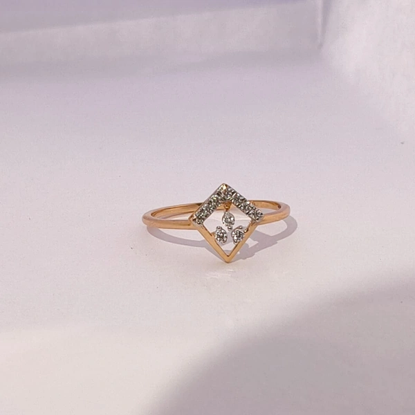 DIAMOND RING 0.07 CARAT NATURAL DIAMOND WITH 18K GOLD 1.240 GRAMS - EF-VVS, IGI, 1.240 GRAMS, 0.07 CARAT