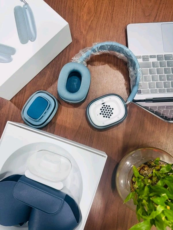 Apple Airpod Max (Light Blue)  - Glacier