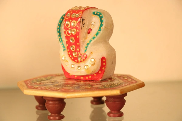 Ganpati With Stand  - Medium