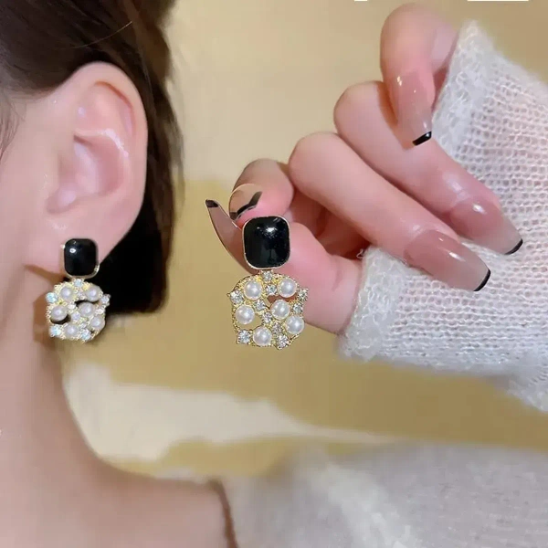 Natural Pearl Earrings Luxury Unique Versatile Hanging Drip Wrap Stud Earrings Party Wed Unusual Jewelry For Women And Girls Less - free size, white