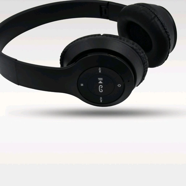
 
Wireless Headphone Over The Head Bluetooth Headset Foldable Headband Hands-free with Calling Function (1 Pc) Description :- These headphones make listening to music convenient and hassle-free as they come with buttons to play/stop your music, skip through tracks and adjust the volume. Makes it easy to take on the vacation  - Black, - 272 Le 11 Height (Cm) :- 7