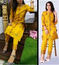  Priti  Kurti Set Hey, check out this product on Meesho!

Get upto 25% OFF on your first order. Also grab extra 25% on new products  - Gold, L