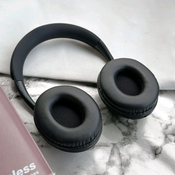 700 + Ultra Best Quality Headphones, Wireless And Connected With iOS & Android