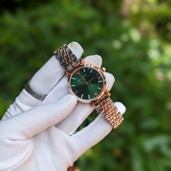 Analog Chronograph 32MM Top Quality Collection With High Quality Strap Best Finishing Body & Case