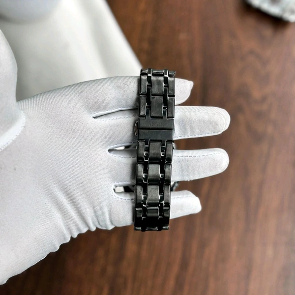 Analog Chronograph Top Quality Collection With High Quality Strap Best finishing Body & Case