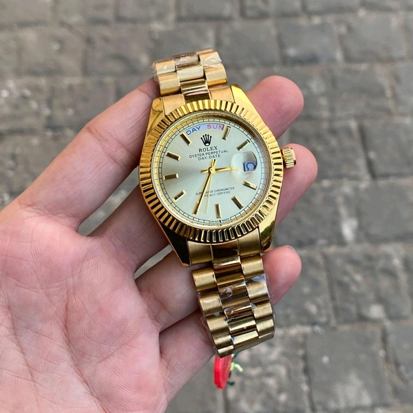 Analog Day Date High Quality Quartz Movement Collection With High Quality Strap Best finishing Body & Case