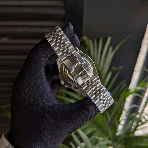 Analog Day Date High Quality Quartz Movement Collection With High Quality Strap Best finishing Body & Case