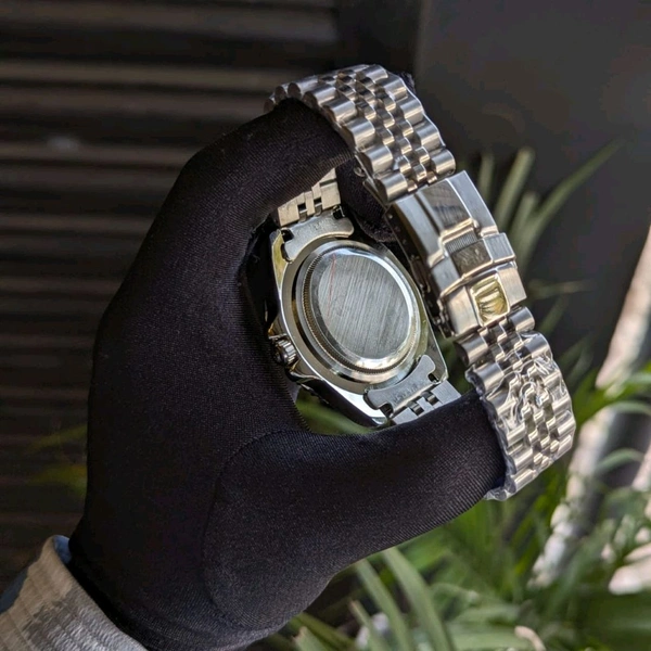 Analog Day Date High Quality Quartz Movement Collection With High Quality Strap Best finishing Body & Case