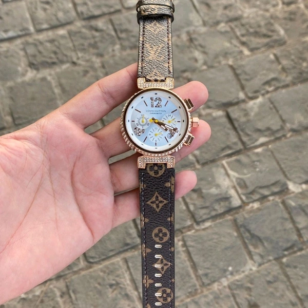 Analog High Quality Quartz Movement High Quality Collection With High Quality Strap Best finishing Body & Case