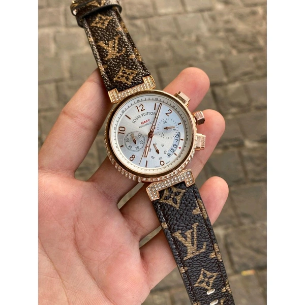 Analog High Quality Quartz Movement High Quality Collection With High Quality Strap Best finishing Body & Case