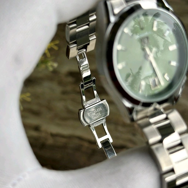 Analog High Quality Quartz Movement Watch Collection With High Quality Strap Best finishing Body & Case - Green