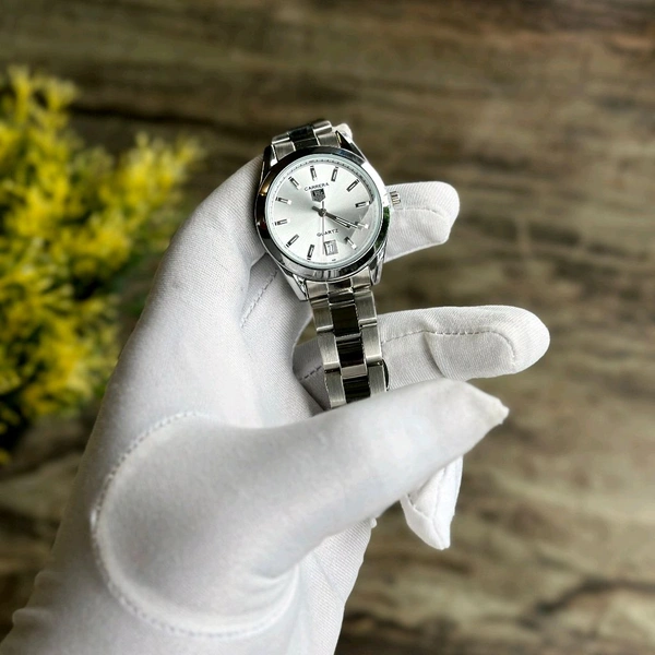 Analog High Quality Quartz Movement Watch Collection With High Quality Strap Best finishing Body & Case - White