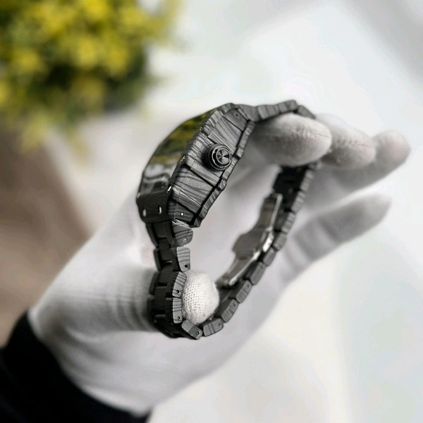 Analog High Quality Quartz Movement Watch Collection With High Quality Strap Best finishing Body & Case