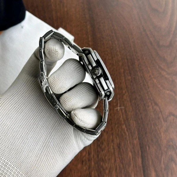 Analog Most Demanded Trending Watch With High Quality Strap Best Finishing Body & Case