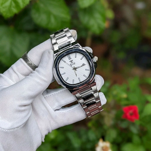 Analog Quartz Movement Watch Budget With High Quality Strap Best finishing Body & Case