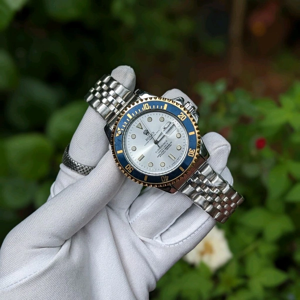 Analog Quartz Movement Watch With High Quality Strap Best finishing Body & Case