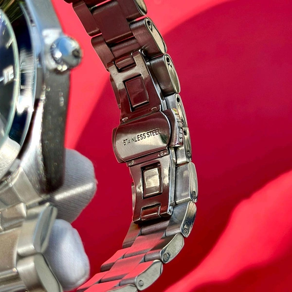 Analog Quartz Movement Watch With High Quality Strap Best finishing Body & Case