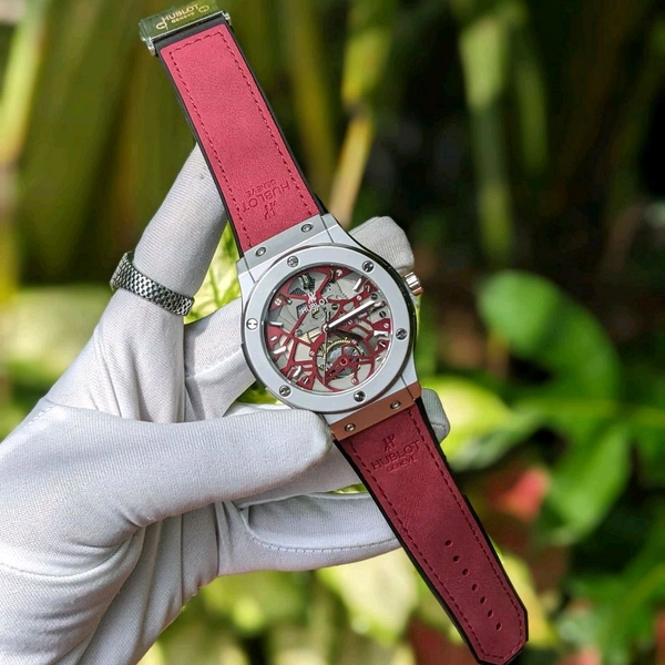 Analog Quartz Movement Watch With High Quality Strap Best finishing Body & Case